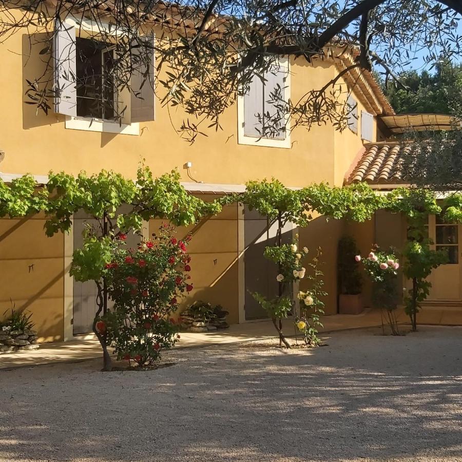 Le Chant Du Coeur Bed & Breakfast Roussillon  Exterior photo